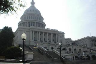 Senat USA osiągnął porozumienie ws. budżetu i limitu zadłużenia 