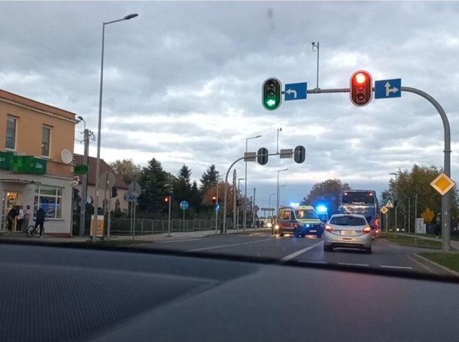 Brutalny atak z nożem na kobietę w centrum Leszna