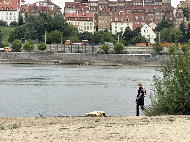 Zwłoki mężczyzny dryfowały w Wiśle. Makabryczne odkrycie na Pradze-Północ w Warszawie