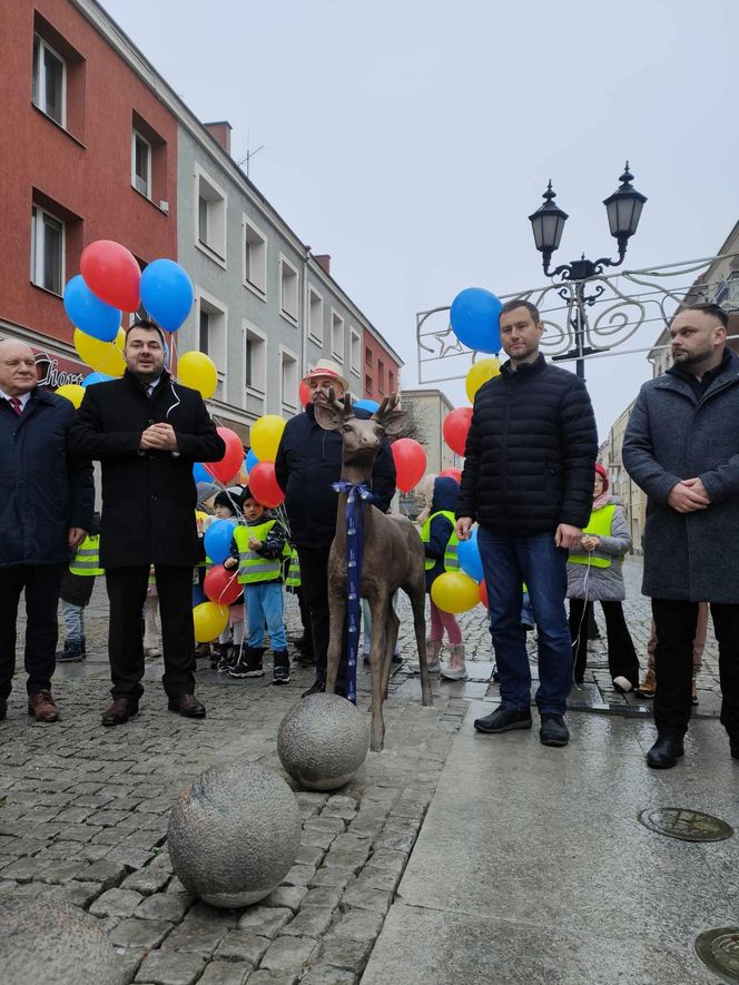 Jelonek stanął przy fontannie na ul. Długiej! Nowa atrakcja turystyczna Łomży poleca się do robienia zdjęć