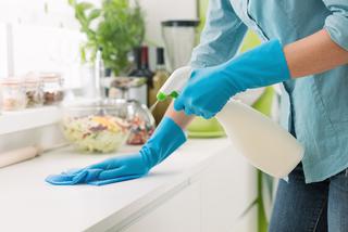 Jak sprzątać mieszkanie, gdy masz alergię na kurz lub detergenty?