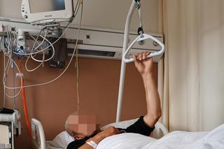 Blondynka zmiażdżyła jądro rolnikowi. Grozi mu amputacja!