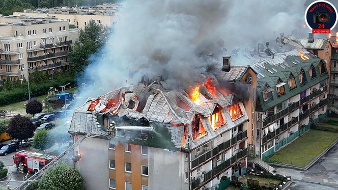 Pożar bloku mieszkalnego w Ząbkach 