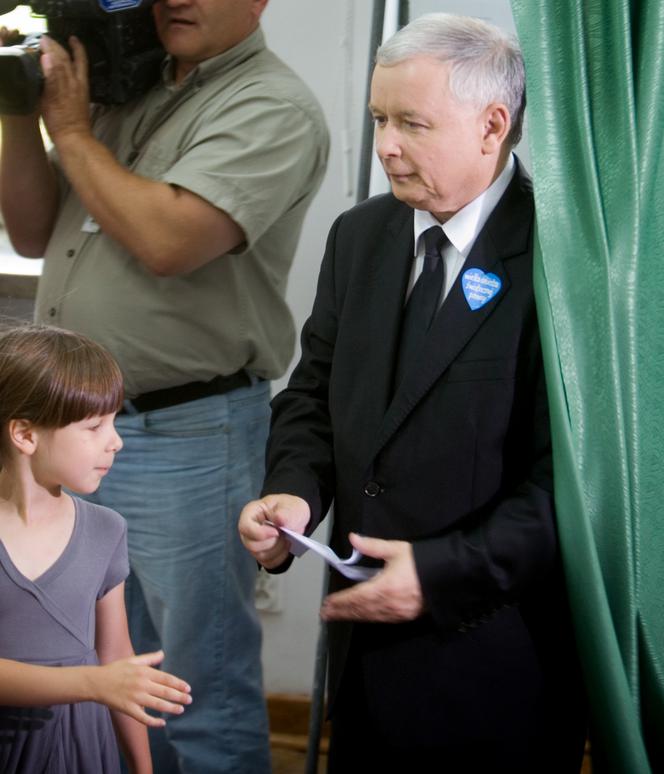 Jarosław Kaczyński głosuje w II turze