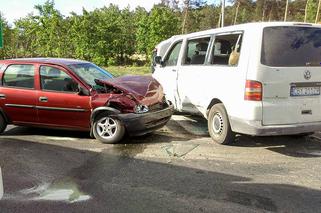 Wypadek w Pawłówku. Trzy osoby trafiły do szpitala! [ZDJĘCIA]