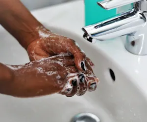 Pokażą, jak myć ręce i nie nadużywać antybiotyków. Dzień Higieny Rąk
