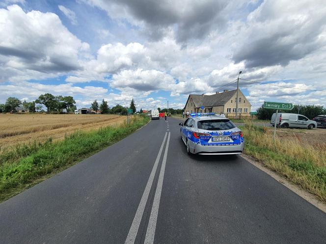 55-letni motorowerzysta zabił się na barierkach! Tragiczny wypadek pod Gnieznem [ZDJĘCIA]