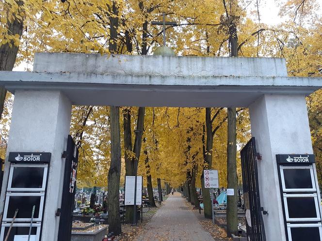 Trzydniowy lockdown cmentarzy. Torunianie nie odwiedzą grobów swoich bliskich [AUDIO]