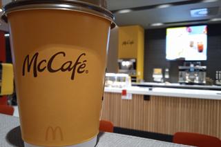 Sprawdziliśmy wyjątkowo drogi McDonald's na lotnisku Chopina. Nie obowiązują go promocje