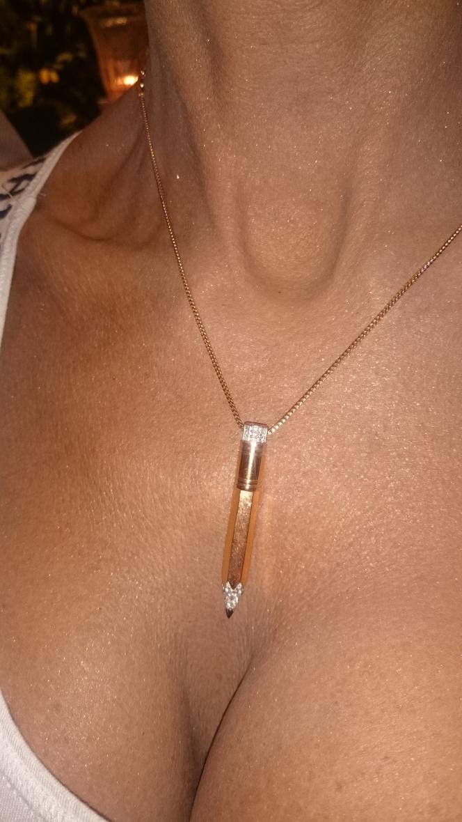 Narzeczony obsypał Minge diamentami