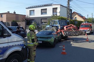 Aston Martin zderzył się z Ursusem! Takiej kolizji świat nie widział