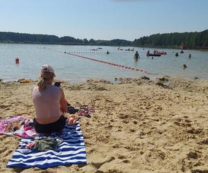 Zamościanie korzystają z ostatnich dni wakacji nad  zamojskim zalewem