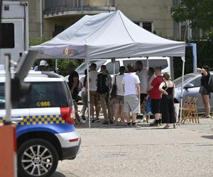 Mieszkańcy Ząbek wracają do swoich mieszkań po najpotrzebniejsze rzeczy