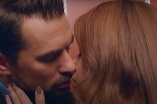 Miłość i nadzieja. Kuzey i Elif zatrzasną się w windzie! Nie oprą się namiętności! Streszczenie odcinka 39 Ask ve umut (25.09.2024)