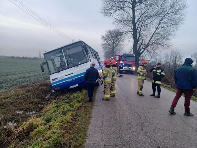 Wypadek autobusu szkolnego w Gąsiorowie