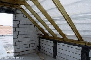 Ścianka kolankowa - budowa z pustaków ceramicznych lub innych materiałów