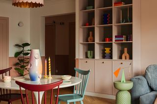 80-m mieszkanie w Krakowie w stylistyce Wesa Andersona