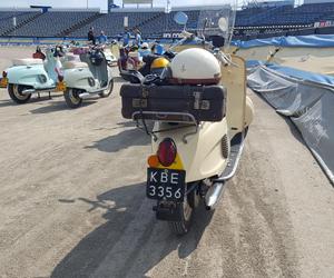 Osy kręciły kółka na stadionie żużlowym w Lesznie. Ogólnopolski zlot skuterów Osa Osieczna-Leszno 
