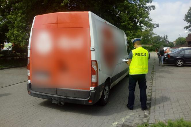 Tragedia na parkingu w Toruniu - dostawczak potrącił 74-latkę!