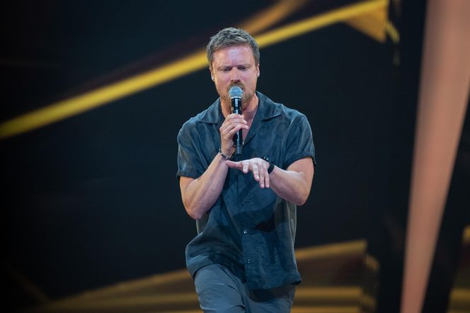 Prawie wygrał z Dawidem Podsiadłą, a później zniknął na lata. Teraz wraca, by w końcu zrobić karierę!