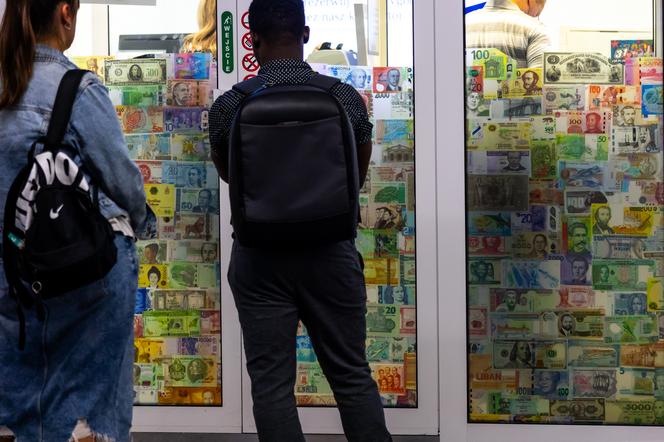 Paragony - sklep czy punkt usługowy wydaje z kasy fiskalnej automatycznej online