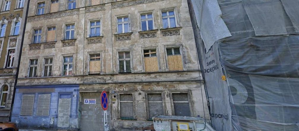 Wrocław. Kamienica jak z horroru na sprzedaż. Za niszczejący zabytek miasto chce niemal 4 miliony złotych 