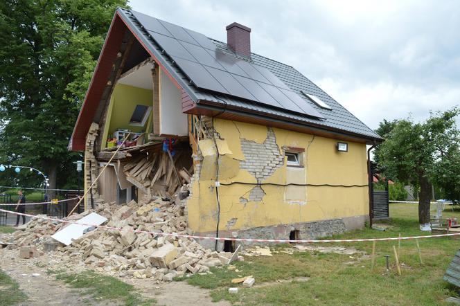 Sosnowo: Wybuch butli gazowej zniszczył dom nowożeńców