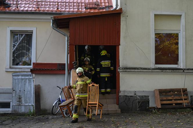 Pożar zabytkowego pałacyku na Pomorzu. Ewakuowano 20 osób, nie żyje jedna osoba