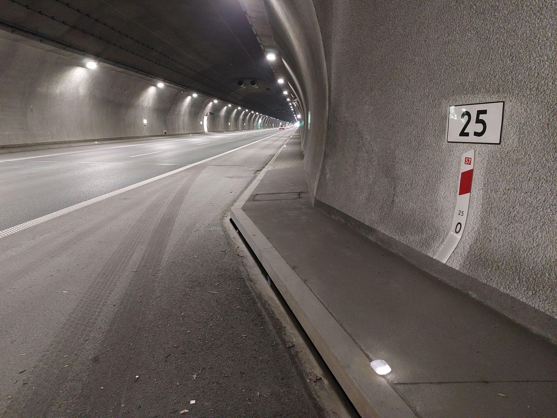 Tunel na zakopiance S7, pod Luboniem Małym 