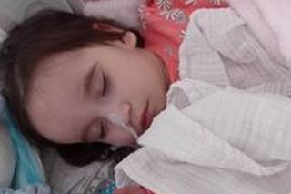 Życie Karolinki z Lublina wisi na włosku. Zostało bardzo mało czasu! Ratunkiem operacja w USA