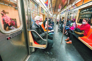 Rekordowa liczba pasażerów w nowojorskim metrze. Transport wraca do normy