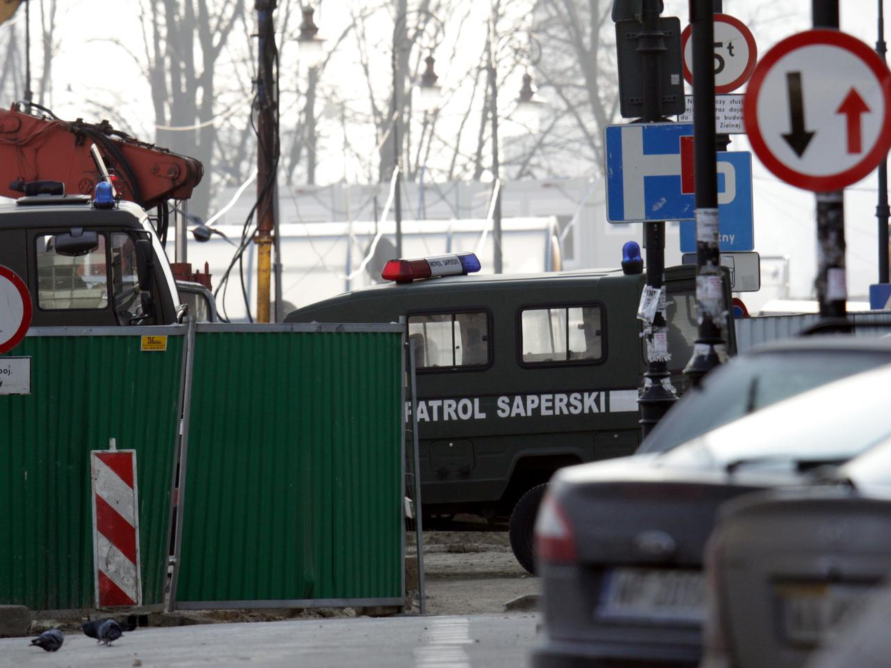 WARSZAWA: Niewybuch SPARALIŻOWAŁ centrum - ZDJĘCIA