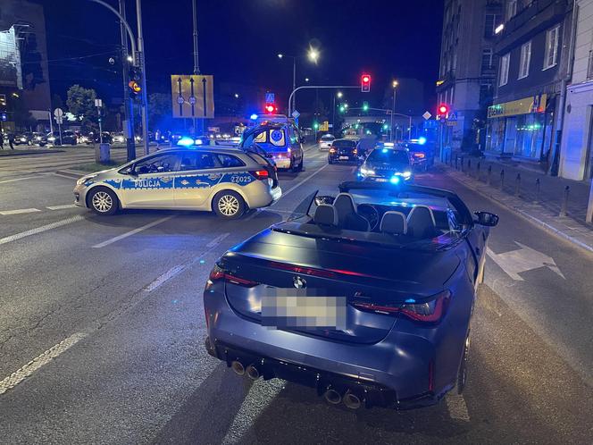 Warszawa. Kierowca BMW potrącił policjanta. Funkcjonariusz wpadł na maskę auta i huknął na asfalt