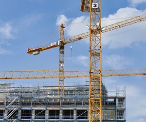 Operator dźwigu nie dawał znaku życia! Prawda była szokująca