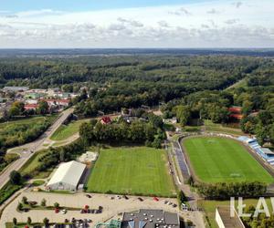 Pierwszy etap modernizacji stadionu w Iławie. Rozpoczyna się montaż odwodnienia