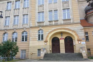 „Tęskniłam za przyjaciółmi!”. Tak uczniowie i rodzice reagują na powrót do szkół w Bydgoszczy. Czeka ich wiele zmian
