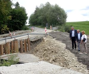 Trwa walka z osuwiskiem we Florynce w gminie Grybów. Finał prac już widać. 