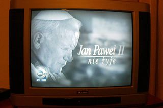 Komunikat o śmierci papieża w telewizji 