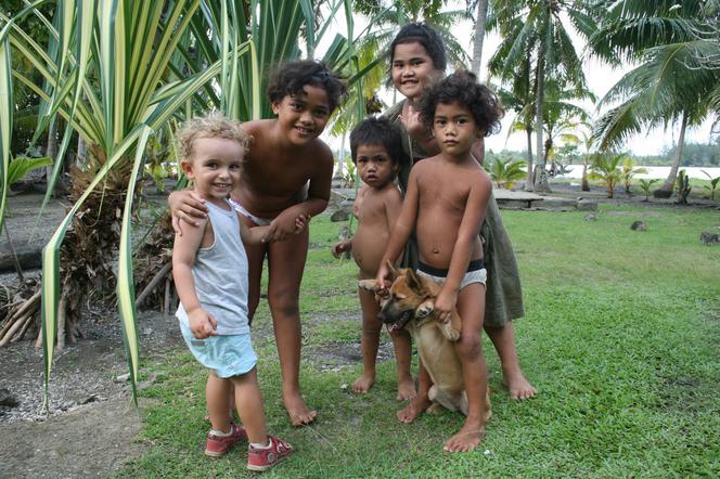 Dzieci z wioski Maeva na Huahine