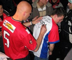 Prezentacja składu drużyny Górnika Zabrze. Tak było w Multikinie w Zabrzu w 2006 roku