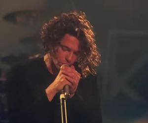 Oto jak brzmi wyizolowany wokal Michaela Hutchence'a z utworu Never Tear Us Apart. Ten głos zachwycał tłumy!