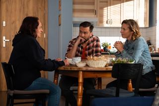 Barwy szczęścia odc. 2974. Beata (Anita Jancia-Prokopowicz), Bogusia (Halina Bednarz), Damian Wójcik (Michał Lesień-Głowacki)