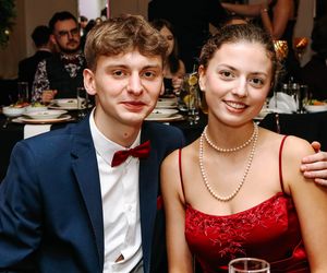 Elegancka studniówka maturzystów z I LO w Rybniku. Ten bal zapamiętają na długo