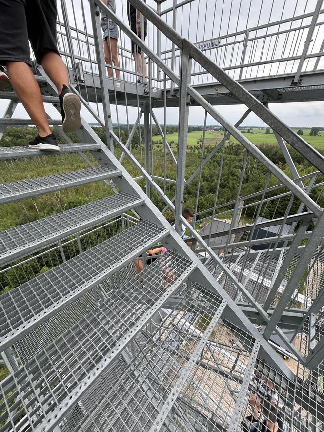   To najwyższa wieża widokowa w warmińsko-mazurskim. Trzeba pokonać niemal 200 schodów. Zobacz zdjęcia