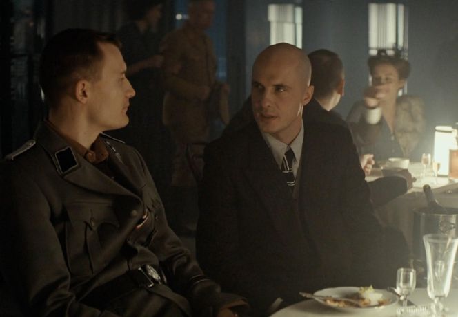 Zatoka szpiegów 2, odcinek 2: Herman Wulf (Mateusz Nędza), Heinrich Engel (Michał Balicki)