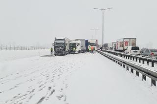 Wypadek na A4! 9 ciężarówek blokuje przejazd [NAGRANIE]