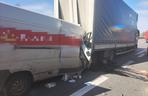 Koszmarny wypadek na obwodnicy Trójmiasta. Kobieta zginęła w busie Poczty Polskiej