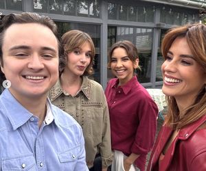 M jak miłość po wakacjach. Aneta (Ilona Janyst), Kama (Michalina Sosna), Ania (Alina Szczegielniak), Maciek (Mateusz Rumiński)
