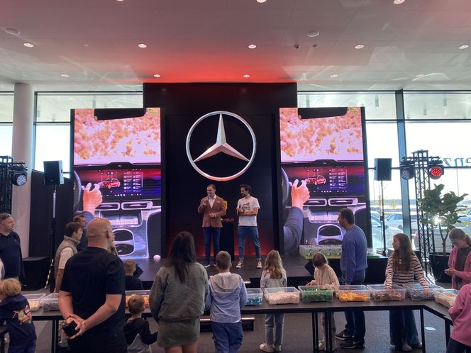 Przyszłość motoryzacji w zasięgu ręki – najnowocześniejszy salon Duda-Cars pod Lesznem już otwarty!