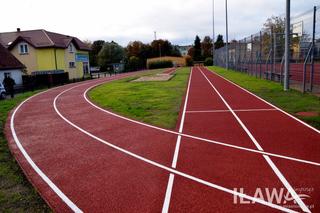 W SP4 w Iławie dzieci już korzystają z odnowionego boiska